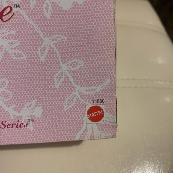 NIB Sweet Valentine Barbie - Picture 2 of 9